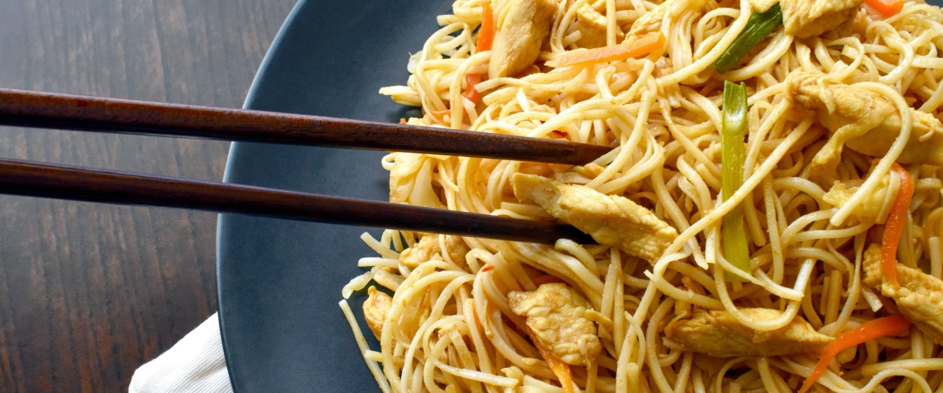 Exploring the Delicious World of Chicken Chow Mein